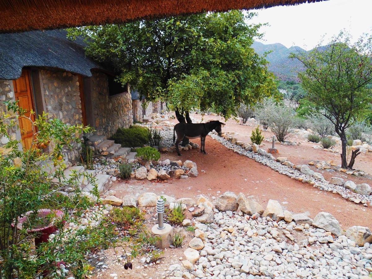 Kapika Waterfall Lodge Epupa Kültér fotó