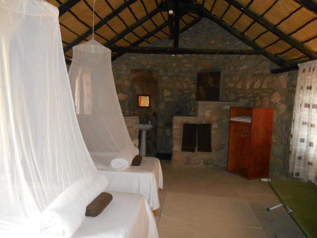 Kapika Waterfall Lodge Epupa Kültér fotó