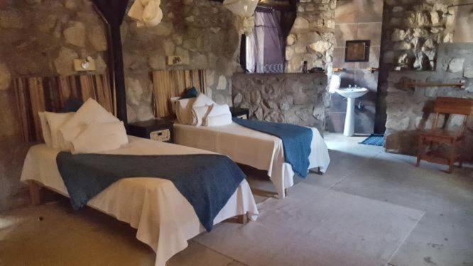 Kapika Waterfall Lodge Epupa Kültér fotó