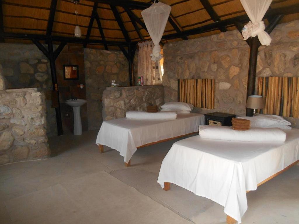 Kapika Waterfall Lodge Epupa Kültér fotó