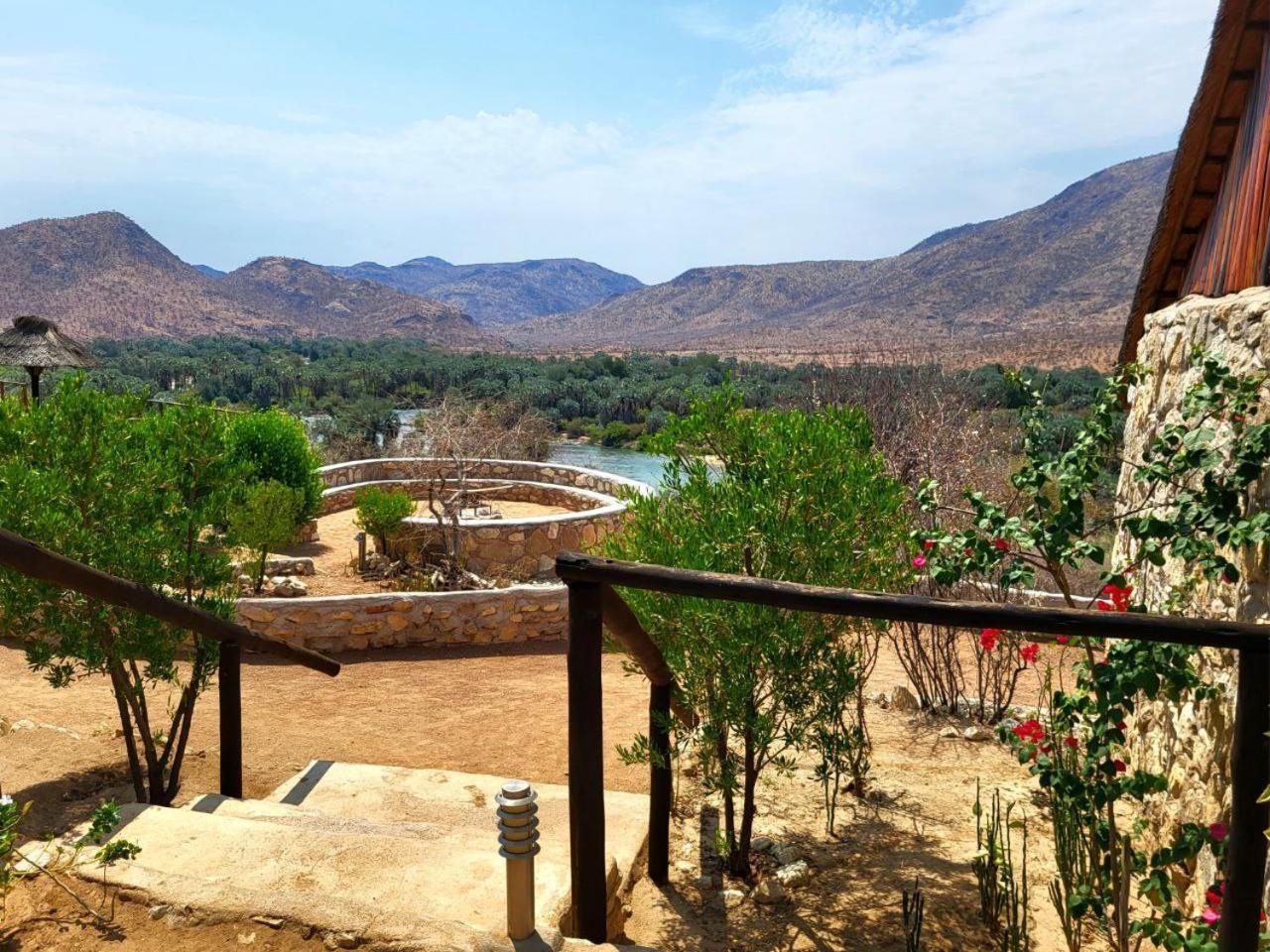 Kapika Waterfall Lodge Epupa Kültér fotó