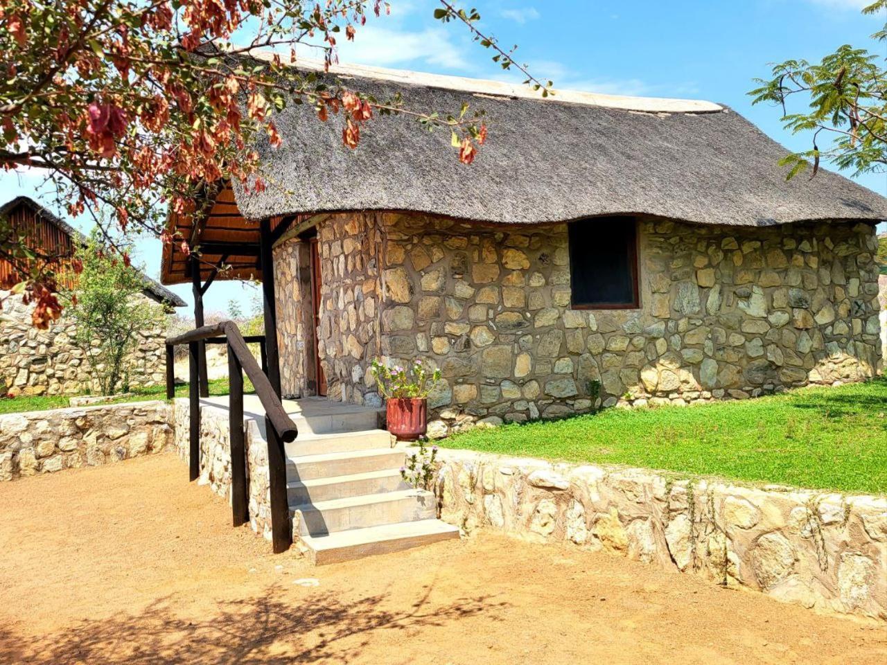 Kapika Waterfall Lodge Epupa Kültér fotó