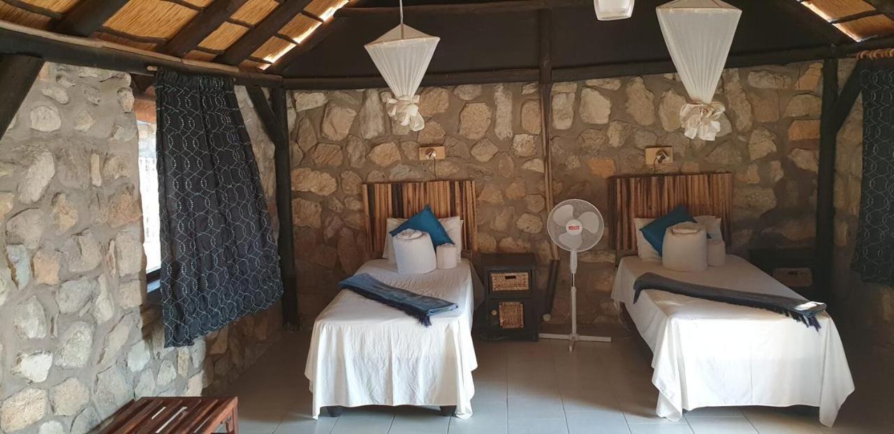 Kapika Waterfall Lodge Epupa Kültér fotó